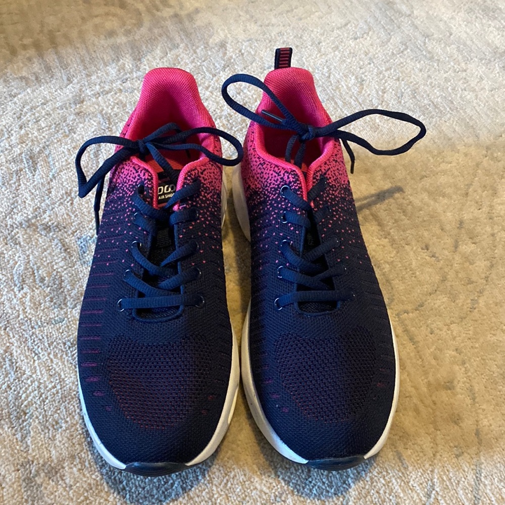 IMPD Size 8 Sneakers
